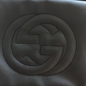 Black and gold small crossbody with strap! 👛